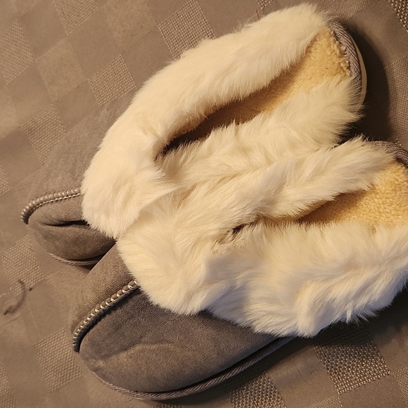 Fuzzy, Warm slippers - Picture 1 of 4